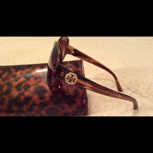 Tory Burch Accessories - Immaculate condition TORY BURCH SUNGLASSES & CASE